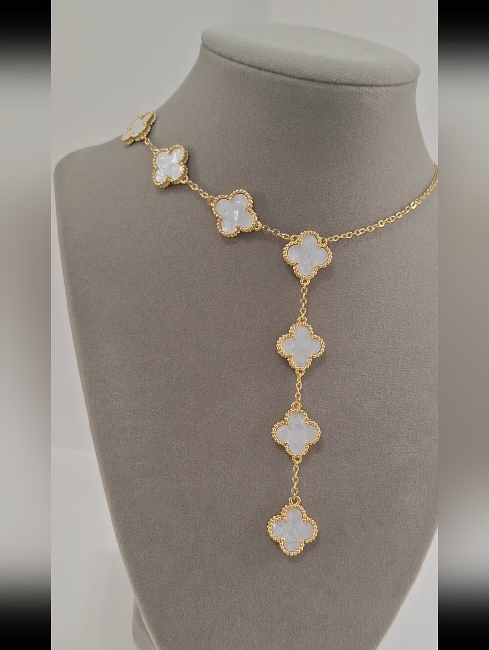 Mother Of pearl clover necklace - Picture 2 of 4